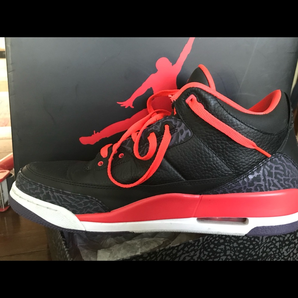 Jordan’s Retro 3 Crimsons size 12 -mens